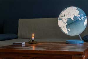 Globus im Kerzenlicht