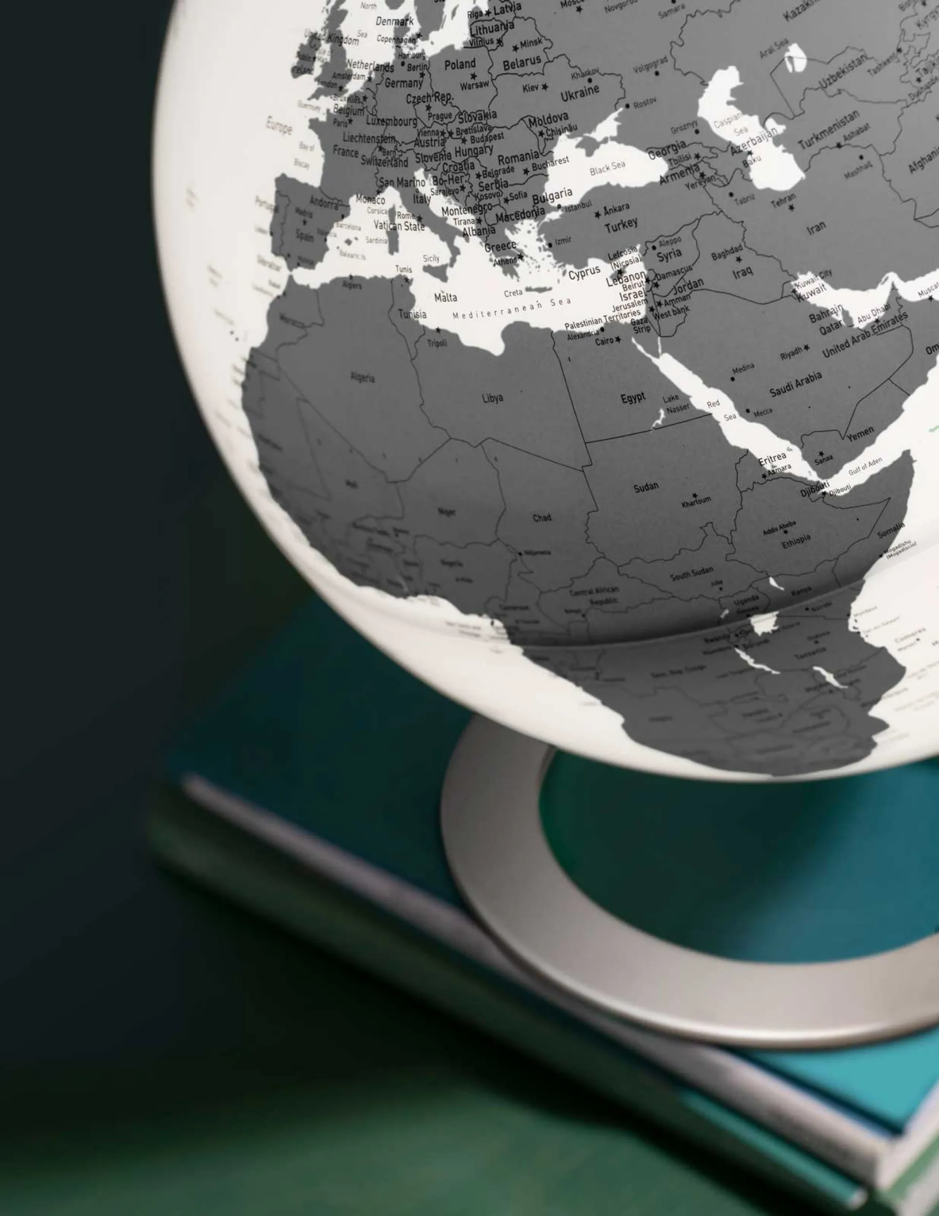 Illuminated Design globe - Atmosphere "New World" iGlobe Charcoal - Ø 25 cm