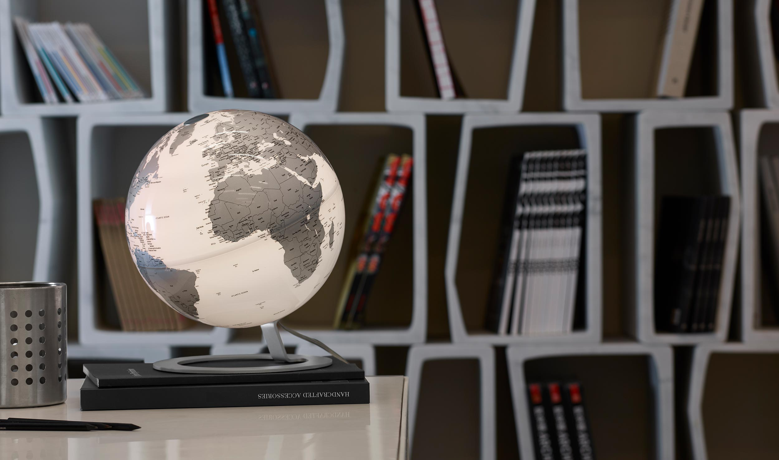 Illuminated Design globe - Atmosphere "New World" iGlobe Chrome - Ø 25 cm