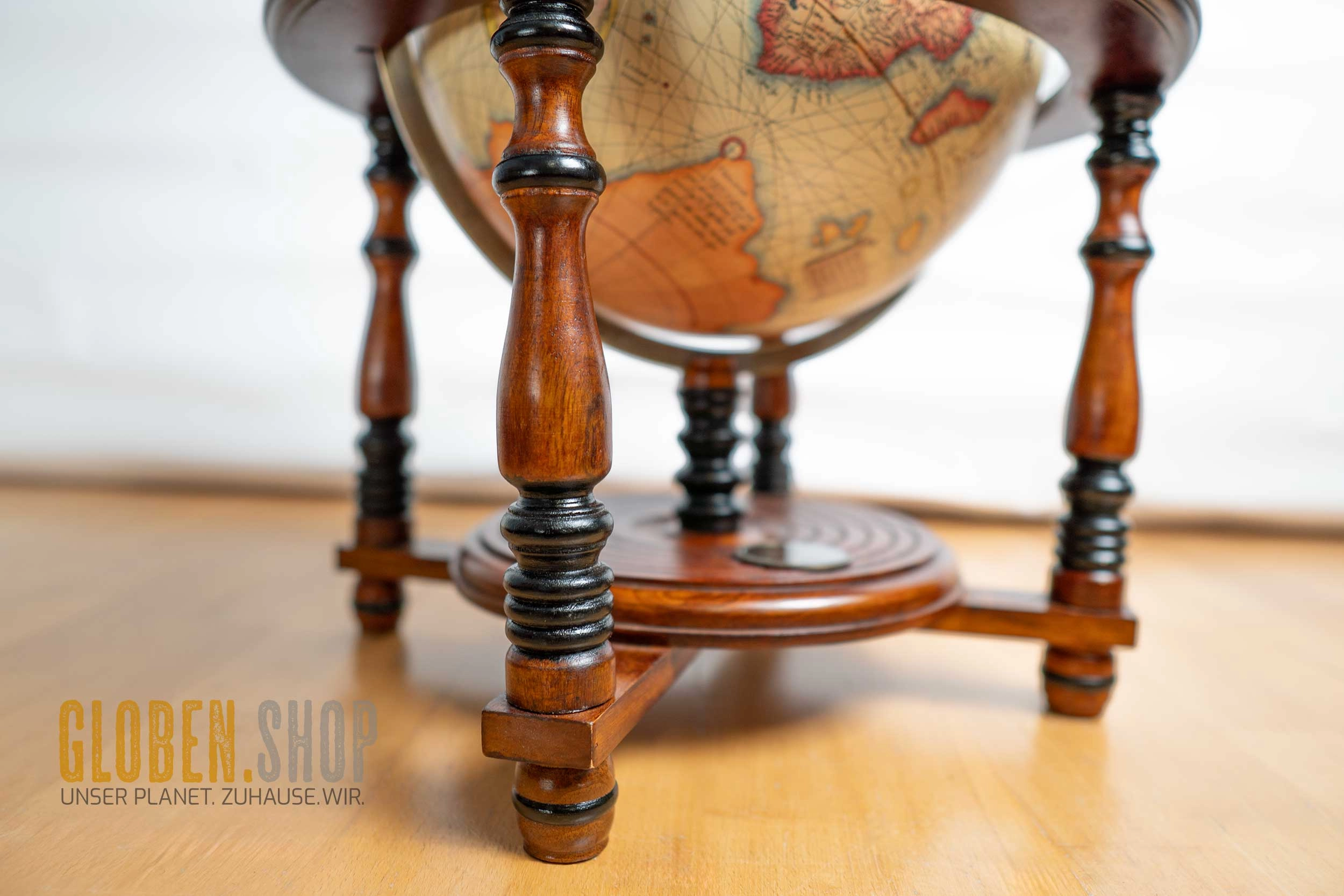Historical navigator's globe, large (replica)