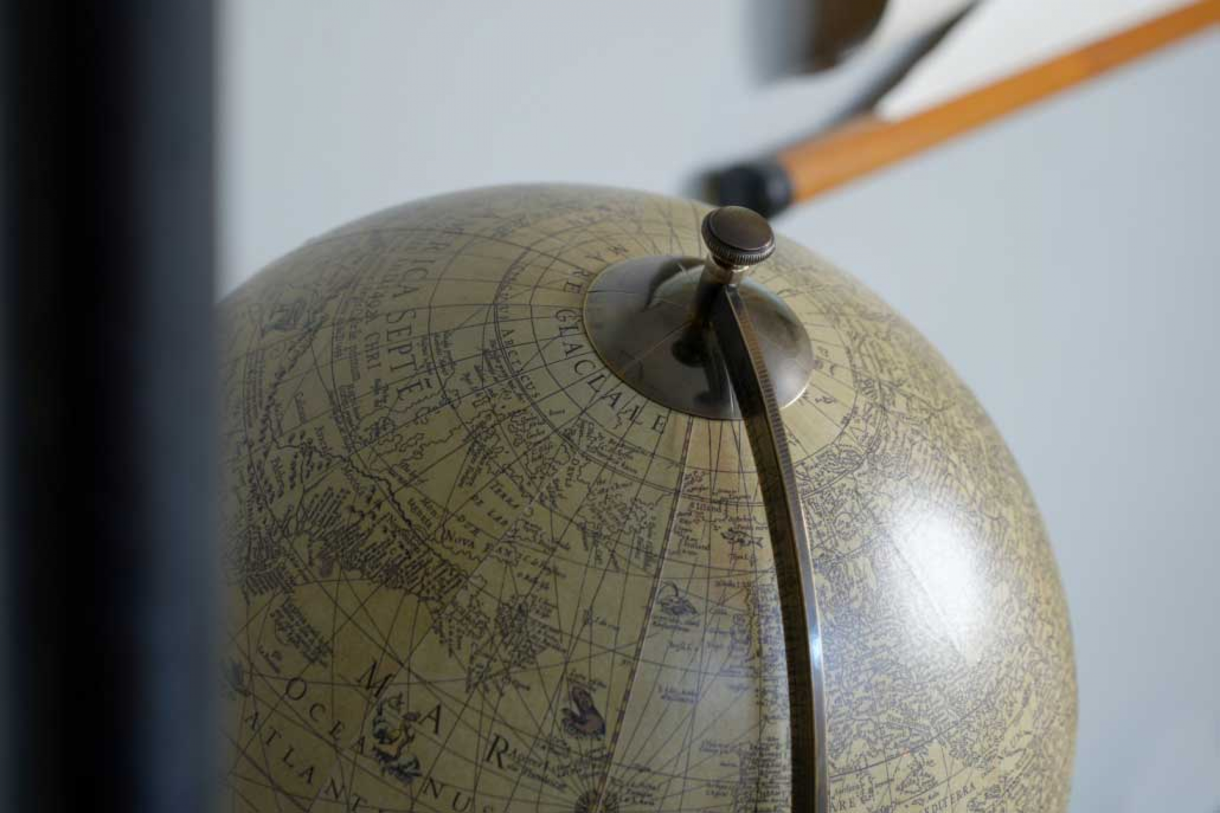 Historischer Hondius-Globus – Replik aus dem Jahr 1627