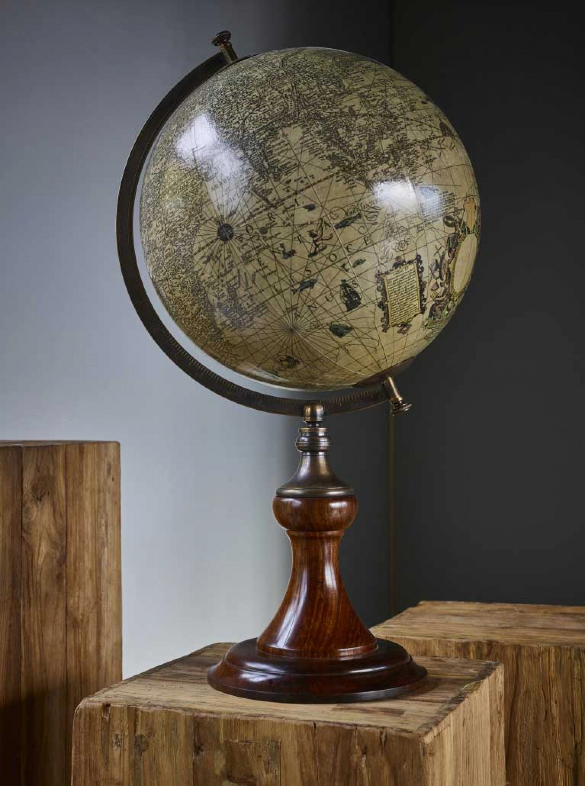 Historischer Hondius-Globus – Replik aus dem Jahr 1627