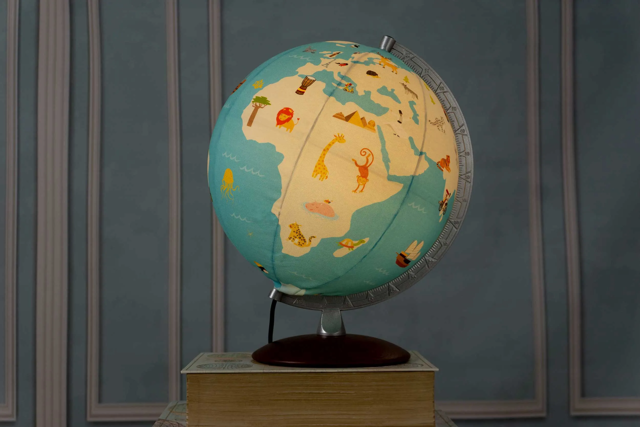 Sewing globe World discoverer
